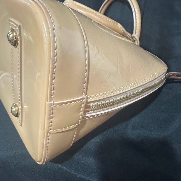 Louis Vuitton Alma Vernis - pre loved 100% authentic - Picture 7 of 16
